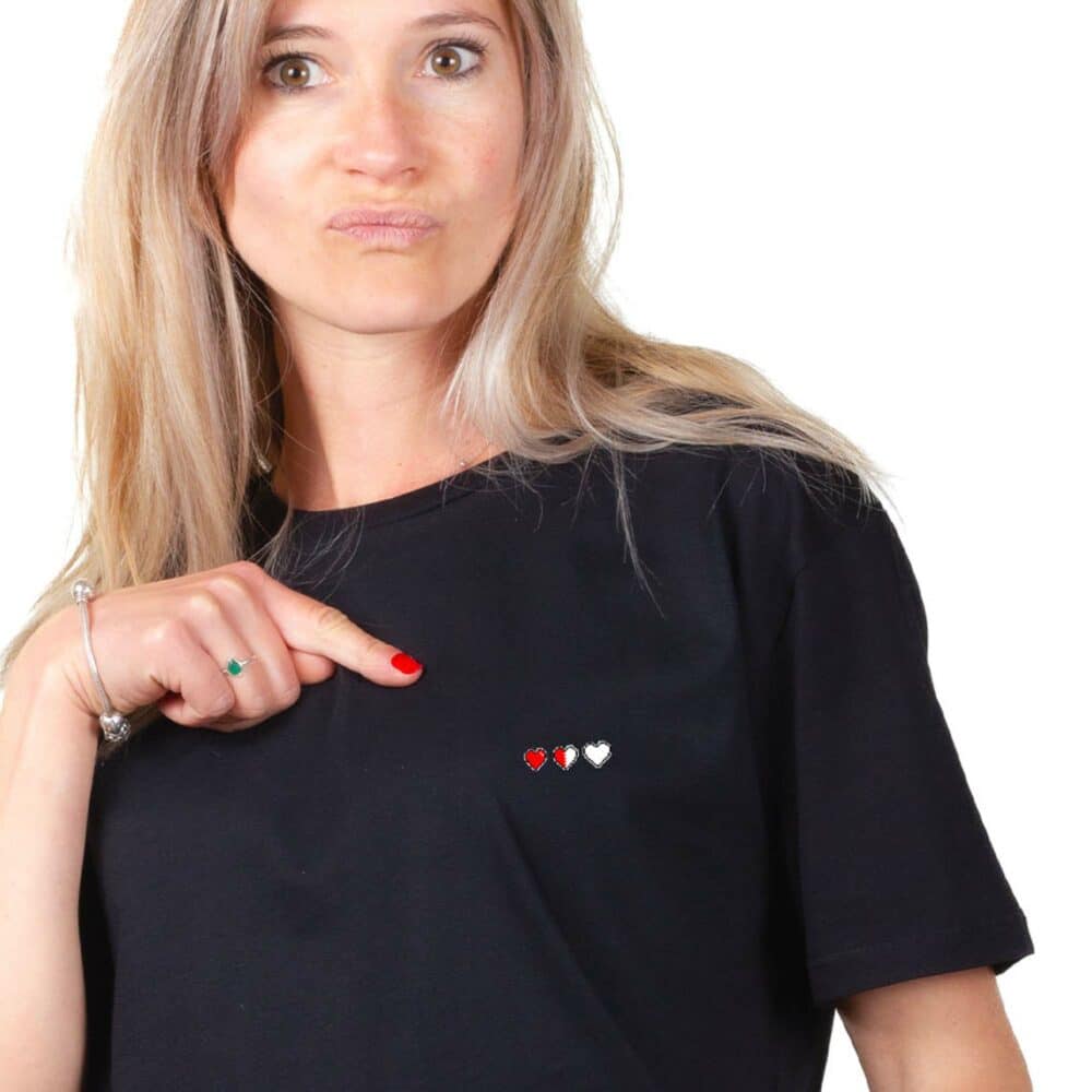 00578 T shirt femme noir Coeur pixel Zoom